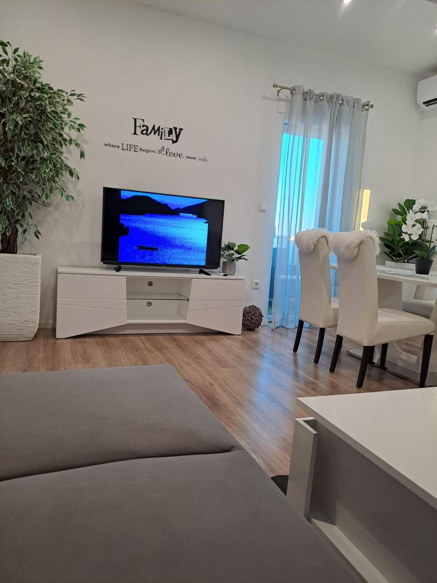 שיבניק Apartman Dawidh חדר תמונה